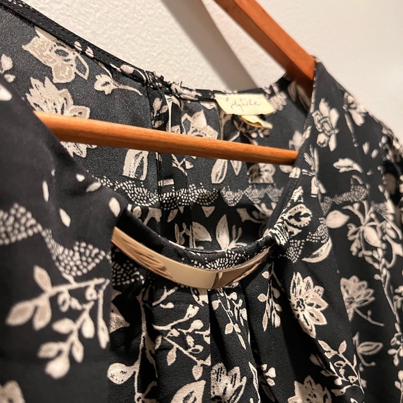 🖤👡Flower Pattern Tunic👡🖤 - Picture 2 of 5